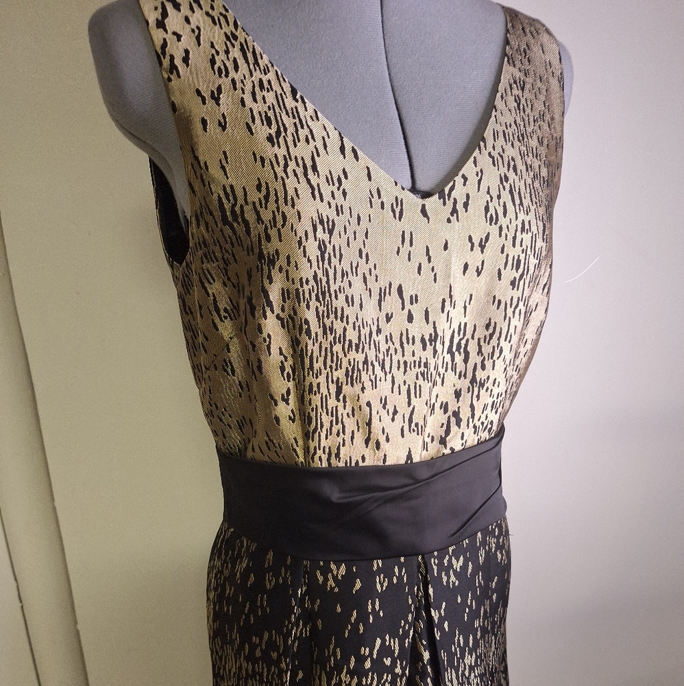 Julian Taylor Elegant Black & Gold Pleated Dress. Size 8